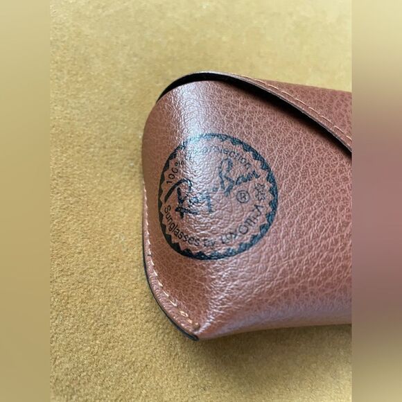 Ray-Ban Glass Case - Picture 5 of 5